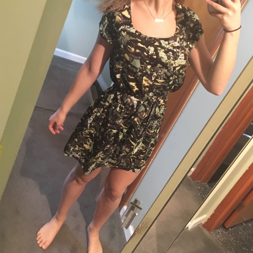 Esley Dress - Picture 2 of 4